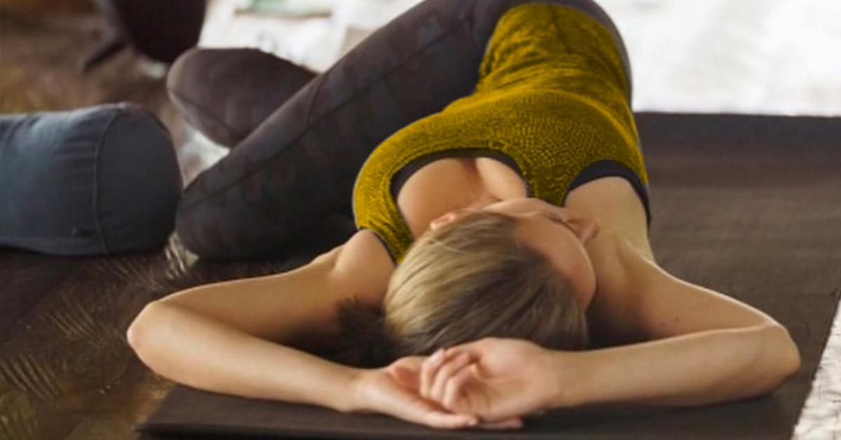 Supine Spinal Twist Pose (Supta Matsyendrasana) - How To Do
